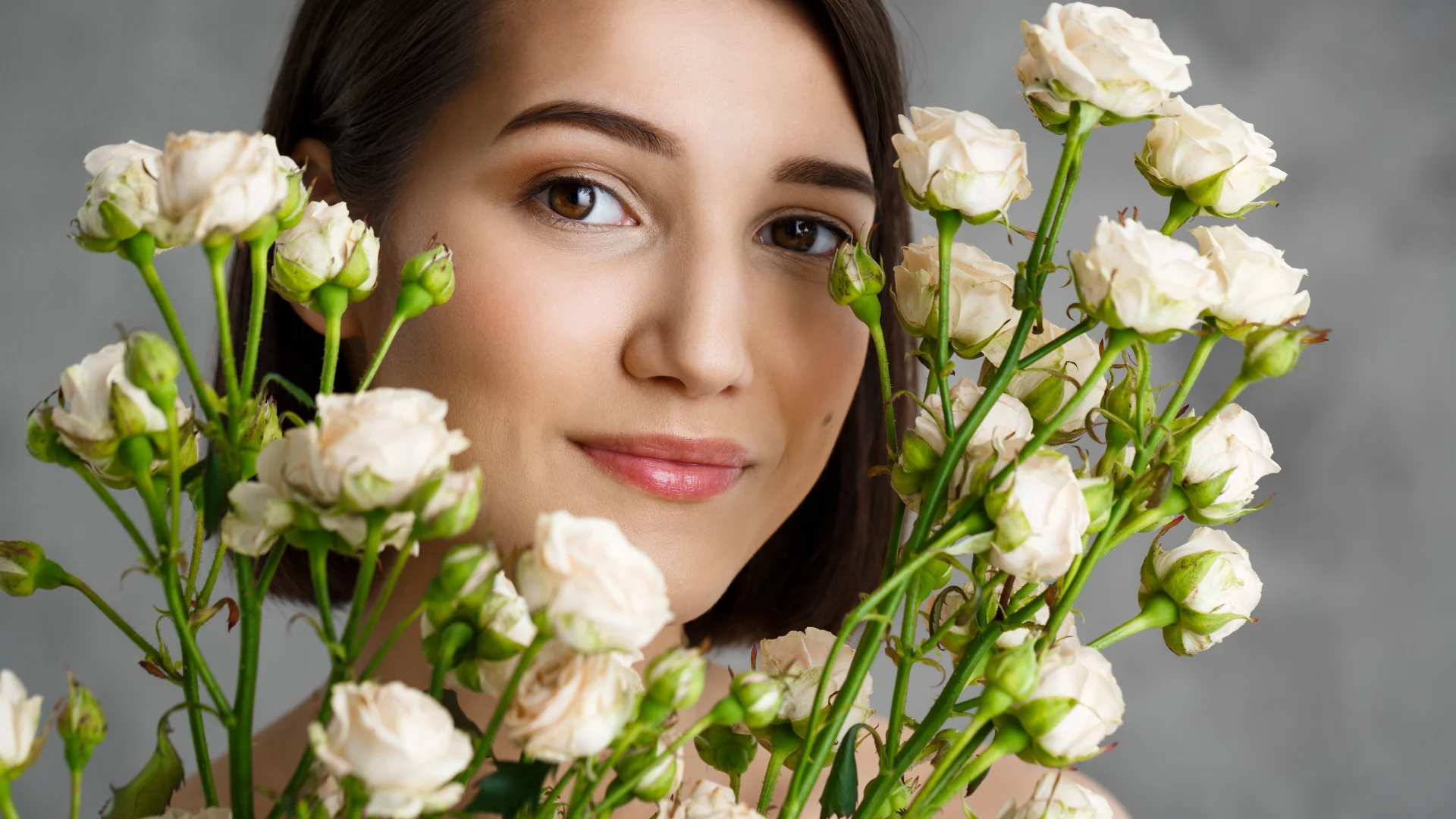 How to Look Stunning Without Makeup: Natural Beauty Hacks