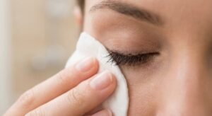 Removing waterproof mascara gently using petroleum jelly on a cotton pad